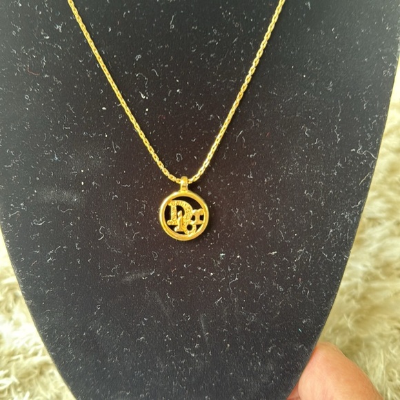 Elegant Christian Dior Pendant Necklace - Picture 3 of 4
